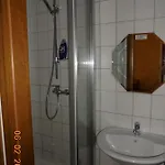 Zimmervermietung Auch Fuer Monteure Гостевой дом 3*